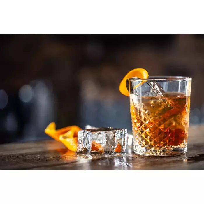 Old Fashioned i glas med apelsinskal